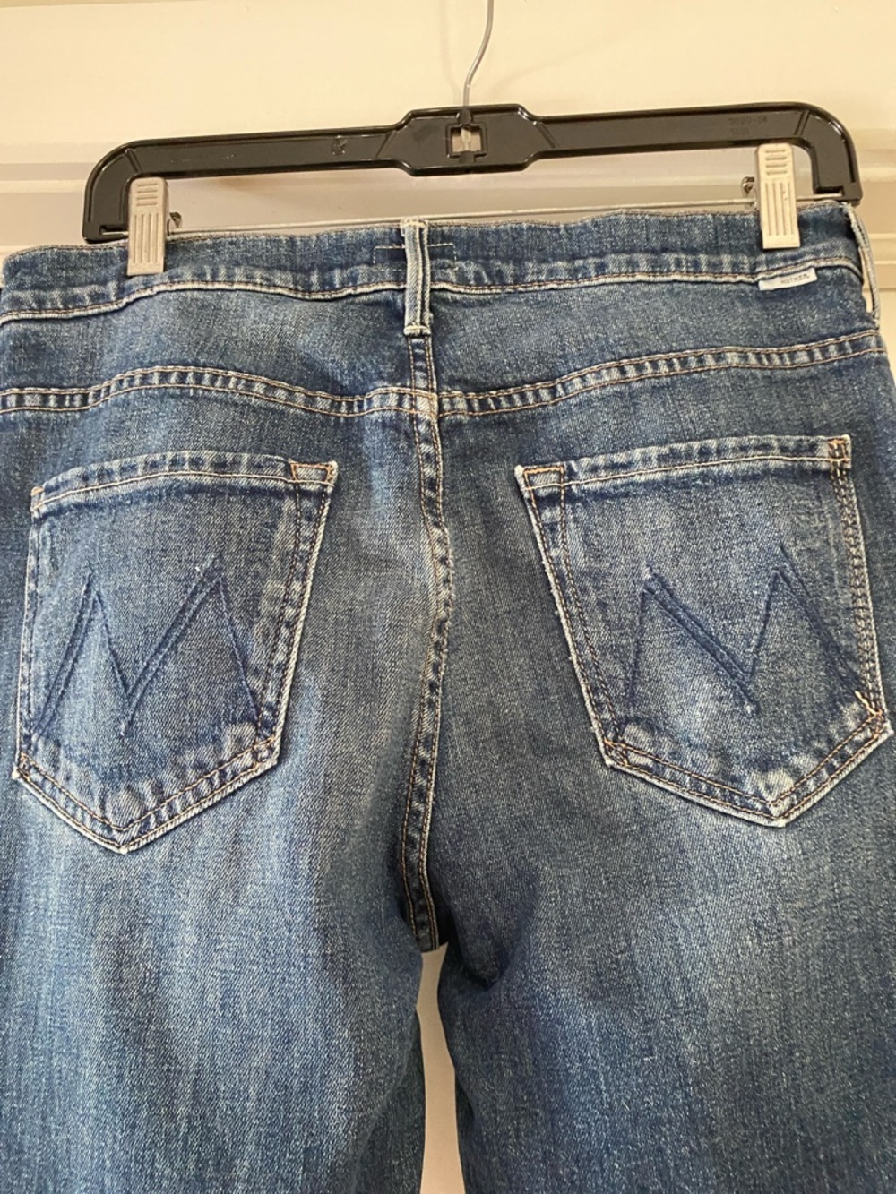 MOTHER Slim women’s Jeans in Dark Blue Wash.  Sz. 29